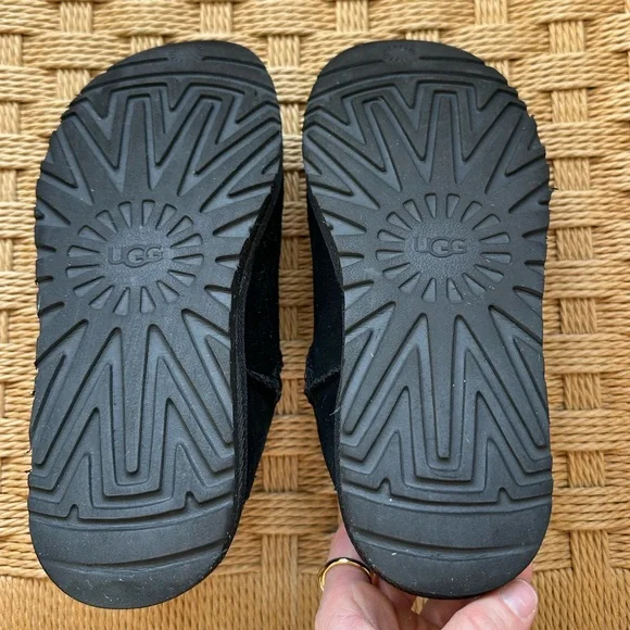 UGG Slippers - Picture 5 of 5